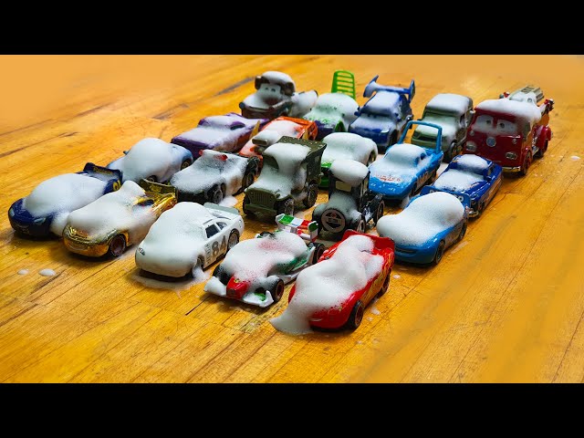 Looking For and Cleaning Disney Pixar Cars : Lightning McQueen, Tow Mater, Mack, Sally, Francesco