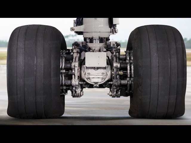 How These Enormous Landing Gear Can Support 400 Tons Aircraft