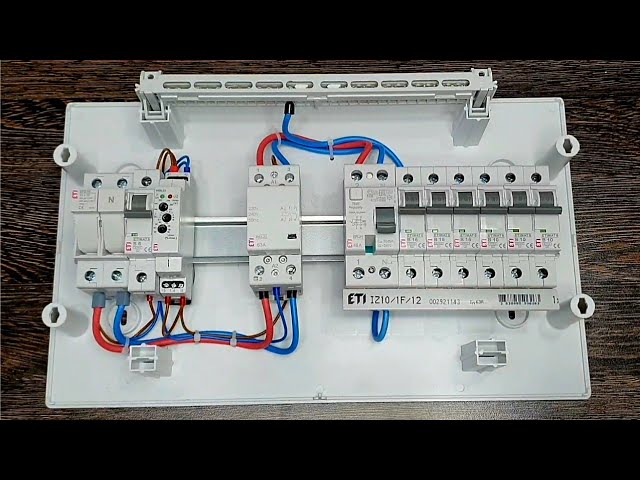 Apartment electric panel equipped with protection relay