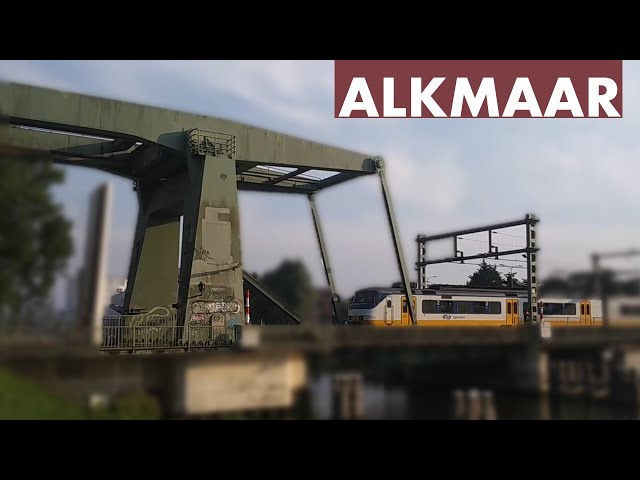 Bridge With No Overhead Wires / Stroomloze Brug in Alkmaar
