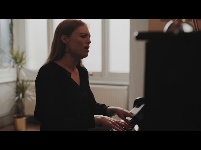 Freya Ridings - Still Have You (Live)