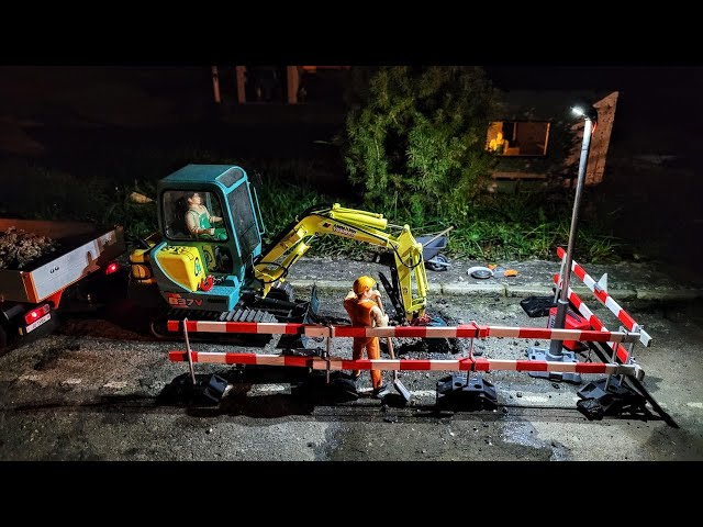 Water pipe failure. Night emergency work, RC Scale excavator, Yanmar B37V, ErneFant suction Truck