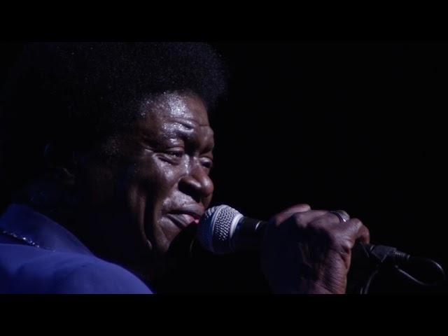 Charles Bradley (And his Extraordinaires) - Let Love Stand A Chance (Live at the Apollo)