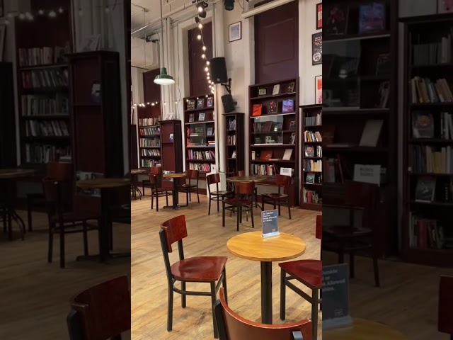 I went to the bookstore from Taylor Swift’s All Too Well music video (and it’s AMAZING) 📚
