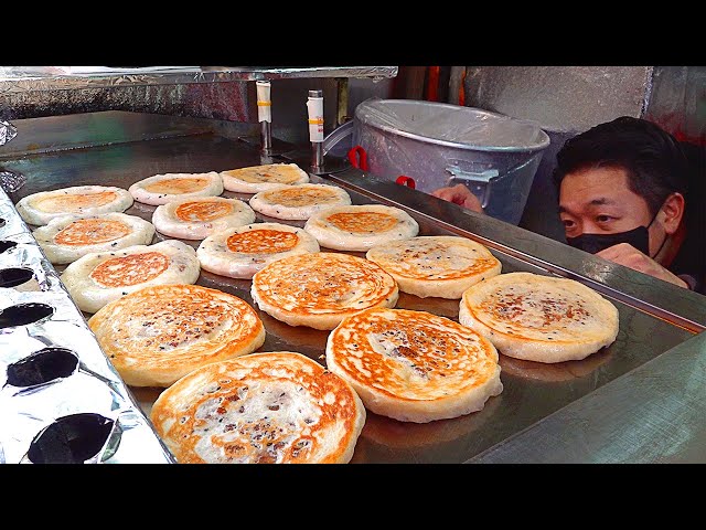 Non-Stop Order! Popular Sweet Pancake (Hotteok) / Namdaemun Market in Seoul - Korean street food