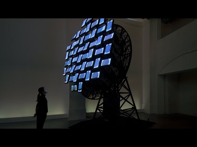 Virtual tour of “The Moon is Leaving Us” by Phoebe Hui / APxART / AUDEMARS PIGUET