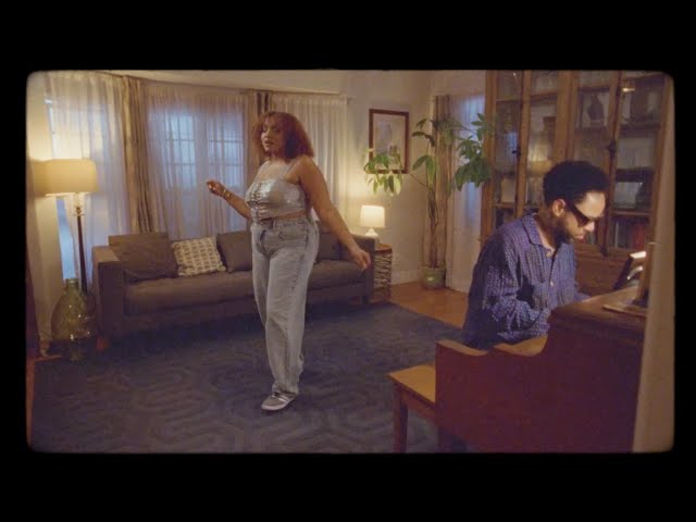 Terrace Martin & Alex Isley - 2 Step In The Living Room