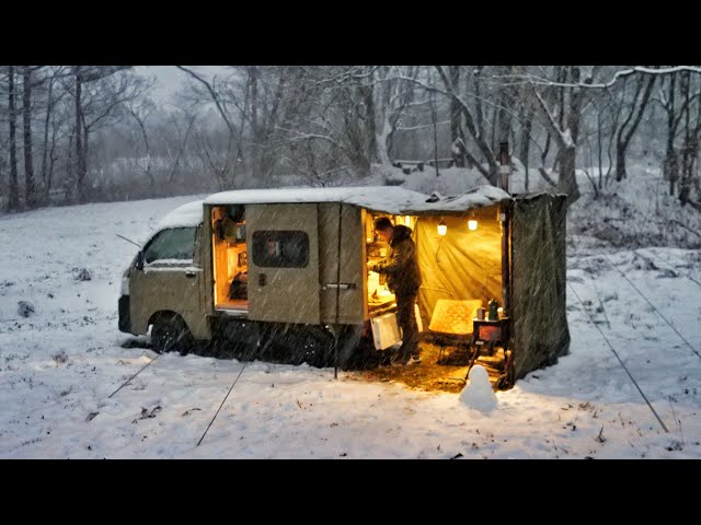 [Snow camping] Secret hideout buried in heavy snow in Japan | Cooking on a wood stove :Relaxing ASMR