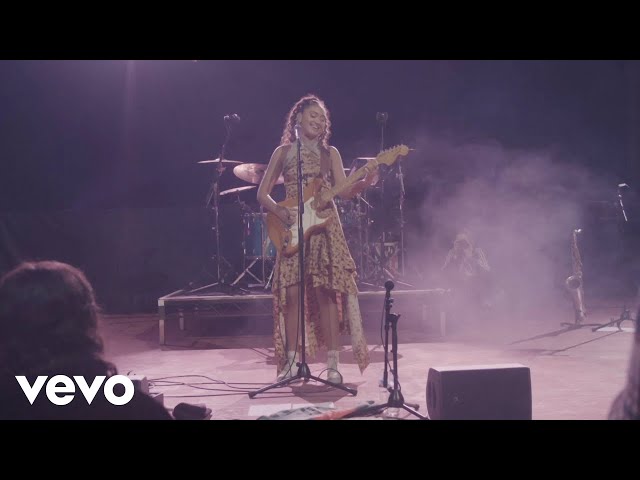 Joy Crookes - Don't Let Me Down (Live at EartH - Hackney, London)