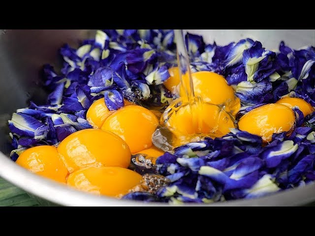 Thai Food - GIANT BLUE EGG OMELETTE Aoywaan Bangkok Thailand