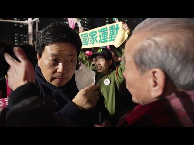 花絮：王局问台湾人是不是中国人，一位民进党的支持者当场掏出新台币打脸王局