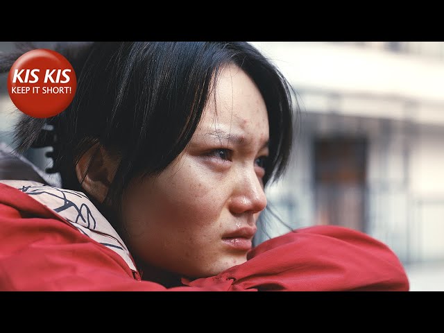 Young mother's sacrifices for her family | "Lili Alone" - Award-winning short film by Zou Jing