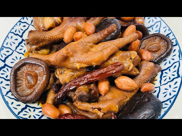 Melt-in-mouth flavourful soy sauce braised chicken claws with mushrooms…so tasty & delicious
