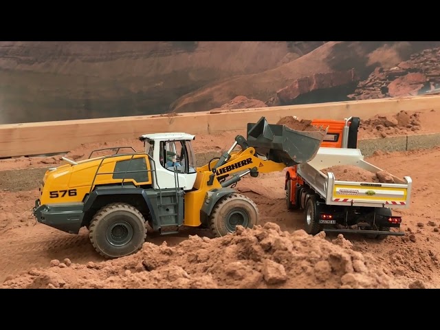 awesome Rc nightwork construction site with trucks, excavator, tractor