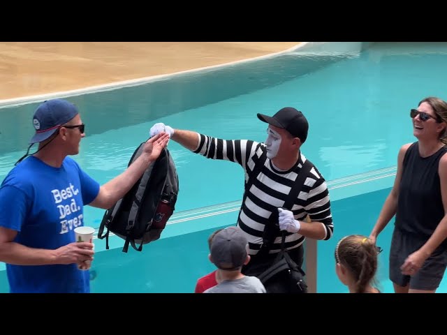 Rob Saves The Day With Ease | Rob The Mime | Seaworld Orlando