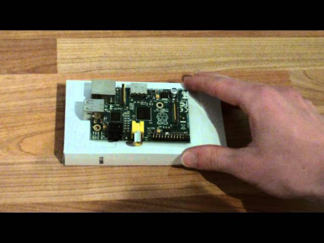 Raspberry Pi Model B 512MB Unboxing & Look at