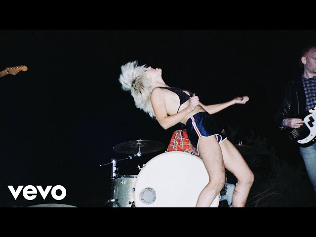 Amyl and the Sniffers - Some Mutts (Can't Be Muzzled)