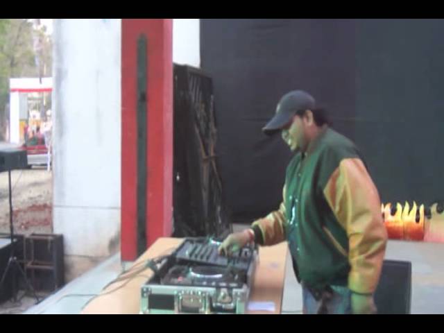 DJ CEE @WAR of DJ's -2012  Set @ Pune,SSPMS College.avi