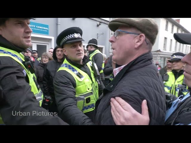 “Pathetic perverts!” Hunt supporters face abuse from protesters at Boxing Day Hunt in Wales