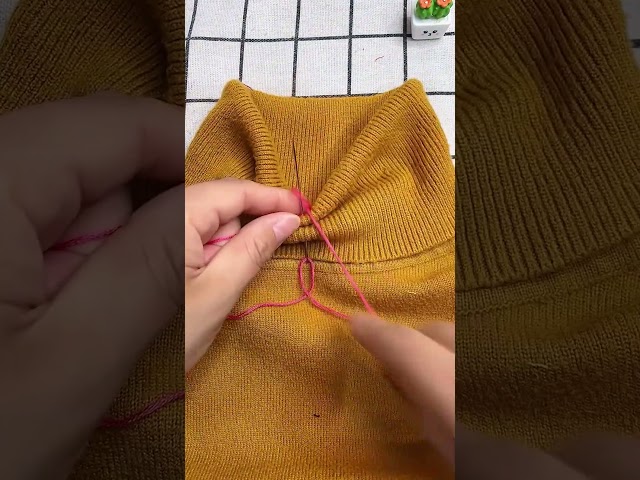 Turtleneck sweater stitched with low neckline