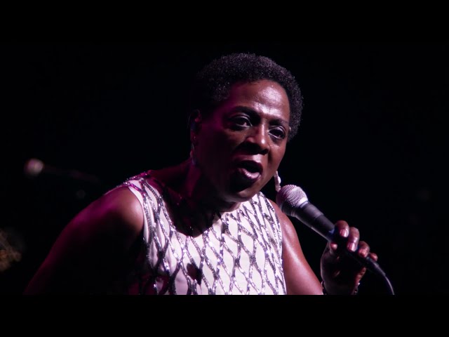 Sharon Jones & the Dap-Kings - Get Up And Get Out (Live at the Apollo)