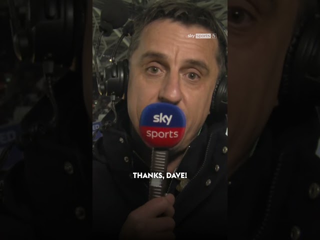 Gary Neville's hilarious reaction after getting cut off by Dave Jones 😂