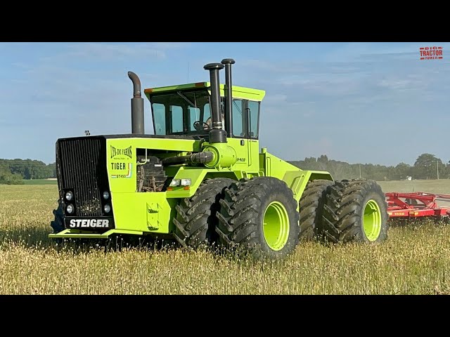 STEIGER Tiger III ST-450 Tractor and 50ft Sunflower Disk