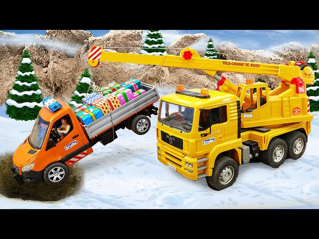 Xe tải, xe cứu hỏa, xe cần cẩu giúp đỡ ông già Noel đi phát quà giáng sinh - Bé Cá ô tô đồ chơi