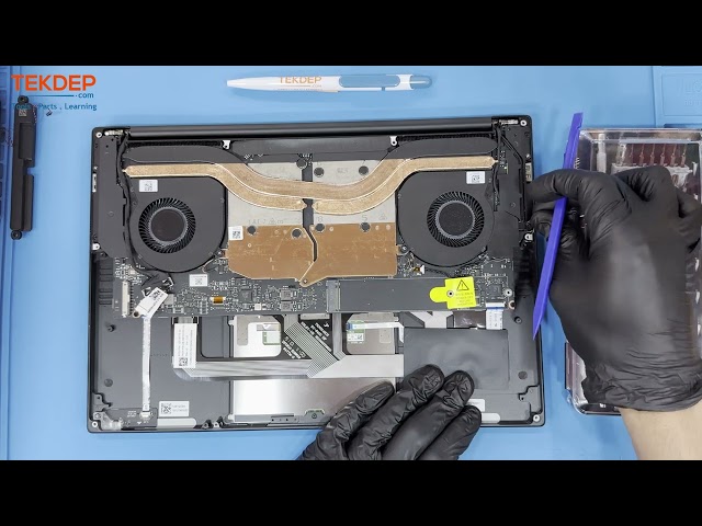 Razer Blade Stealth 13 inch 2019 RZ09-0310 Complete Teardown and Disassembly.