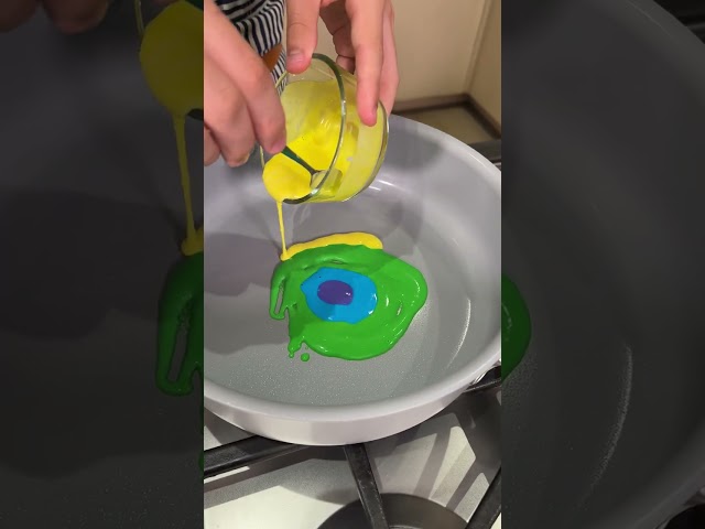 Satisfying Rainbow Pancake 😍
