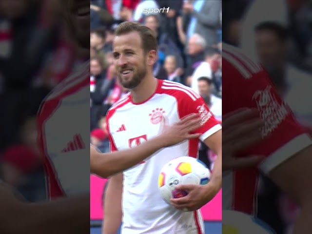 Kane schnappt sich seinen Hattrick-Ball! 😁 #shorts #bundesliga