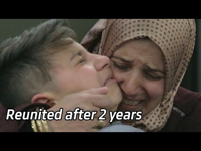 Syrian refugee child reunited with his parents.