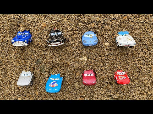 Disney Pixar Cars,Looking For Lightning McQueen,Holley Shiftwell,Tow Mater