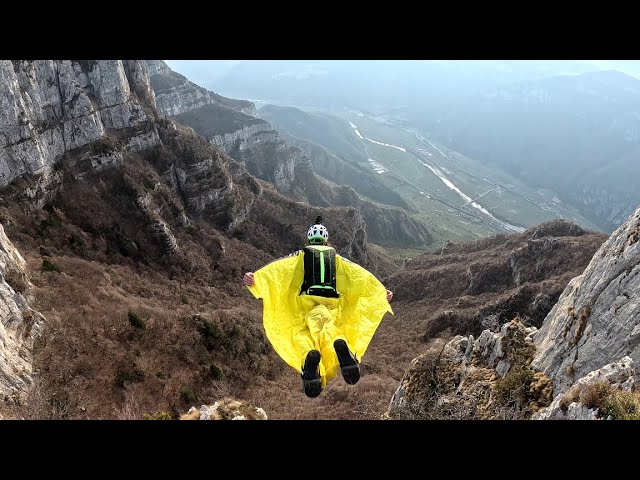 Highline | Wingsuit Flight | Italy