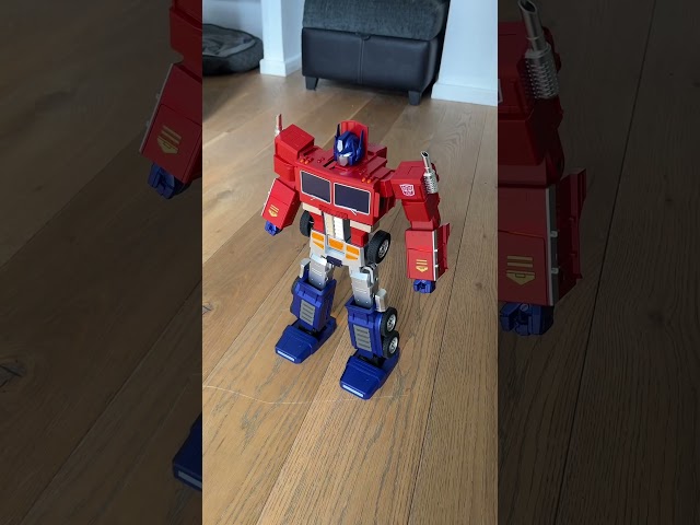 Elite Optimus Prime - Wait til you see what he can do!
