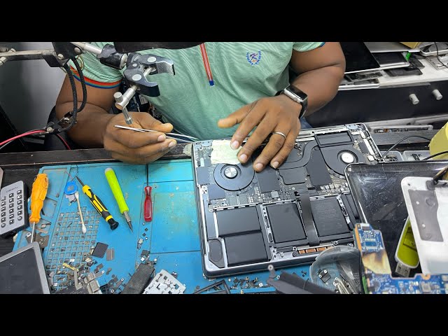 Repair of 2017 MacBook Pro no power low amperage reading solve with flir camera