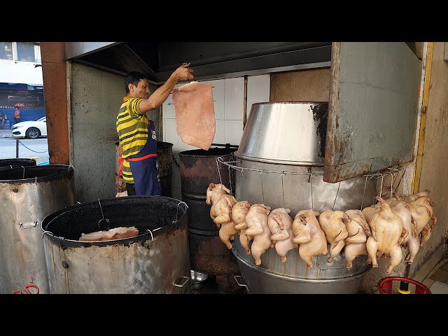 crispy pork and roast chicken! waiting in line at a Michelin restaurant - malaysian street food