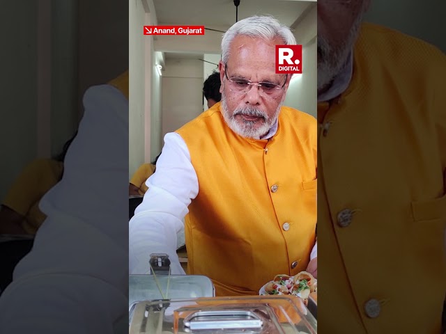 Meet Anil Bhai Thakkar, Gujarat Pani Puri Vendor Who Looks Like Prime Minister Narendra Modi