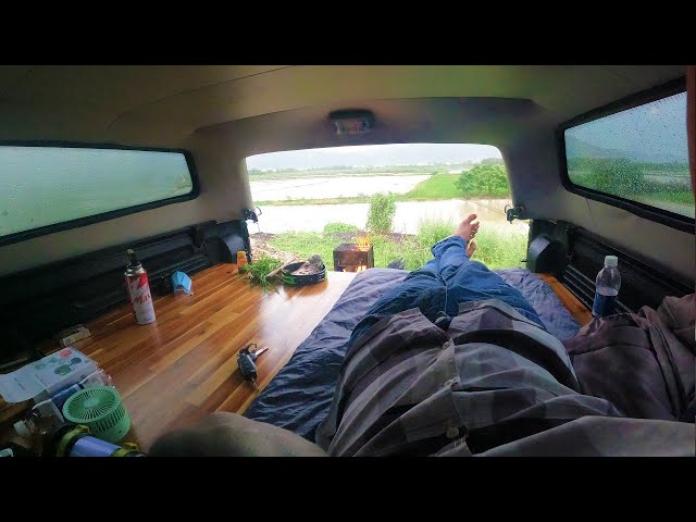 Cắm trại Trên Xe Ô Tô - Mưa Tầm Tã Cá Nướng Sa Tế Bên Sông nước Bên Núi Rừng - Car Camping VIETNAMES
