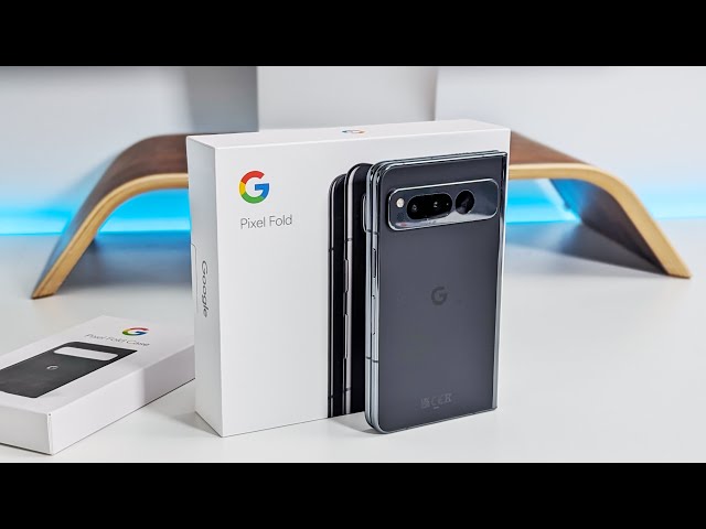 Google Pixel Fold Unboxing, Setup and First Look (4K 60)