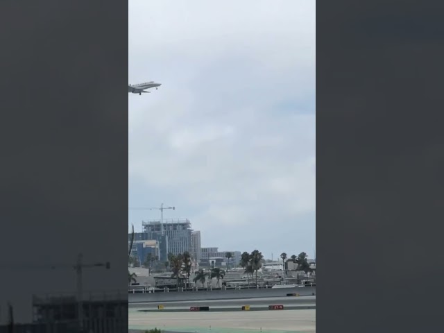 REAL FOOTAGE Jet passes 100ft Overhead Southwest on the runway