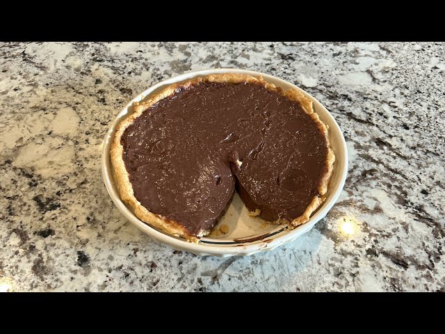 Homemade chocolate pudding with homemade crust