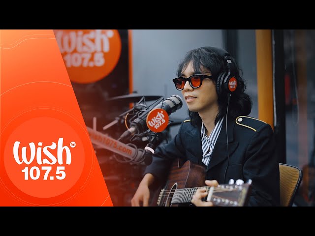 TONEEJAY performs "711" LIVE on Wish 107.5 Bus