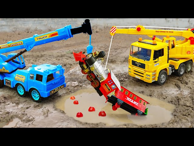 Xe cần cẩu, xe ô tô cứu hộ, xe tải chở cát cùng nhau làm đường ray tàu hỏa -   Bé Cá máy xúc đồ chơi