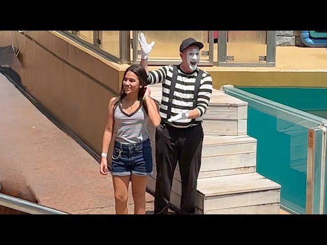The hilarious mime Rob from Seaworld Orlando