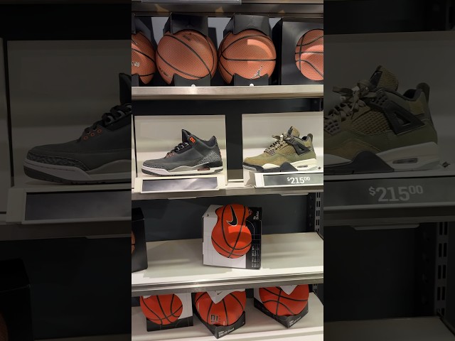 The Nike Outlet Has So Many SOLD OUT Sneakers!