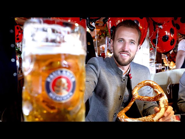 Traditioneller Oktoberfest-Besuch | Die Ankunft des FC Bayern auf der Wiesn 🥨
