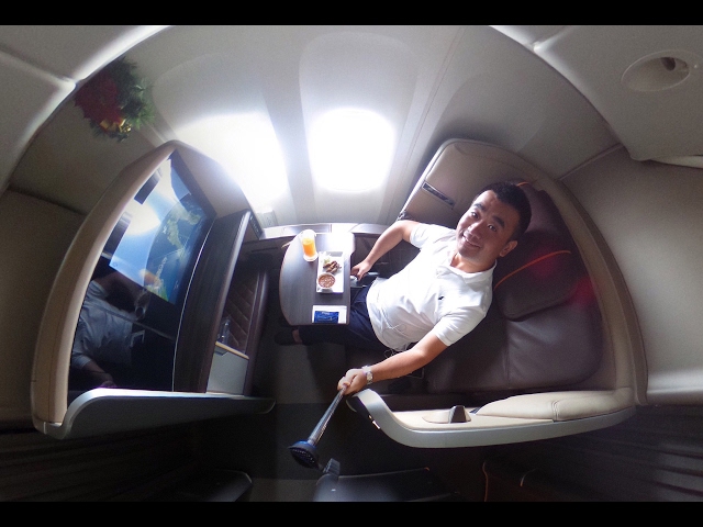 Singapore Airlines NEW FIRST CLASS Suite B777-300/ER Singapore to Dubai