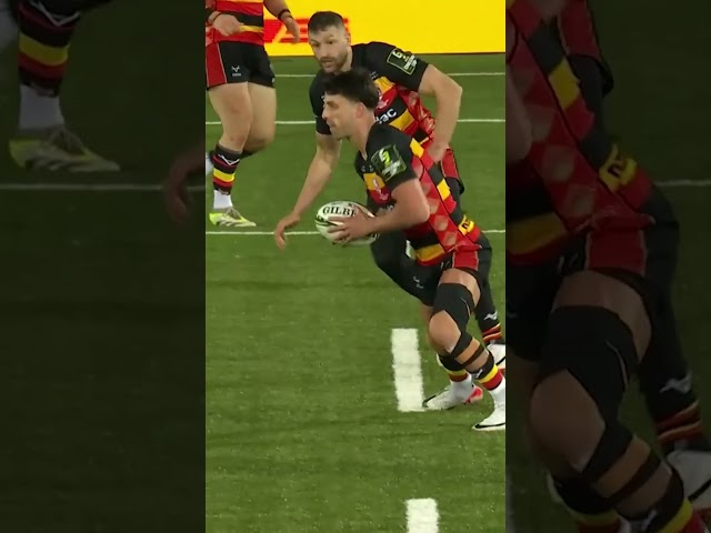 🌭 "MEGS!" | Hastings Puts the Ball Through his Own Legs and Then the Defender's! 🥶 #shorts