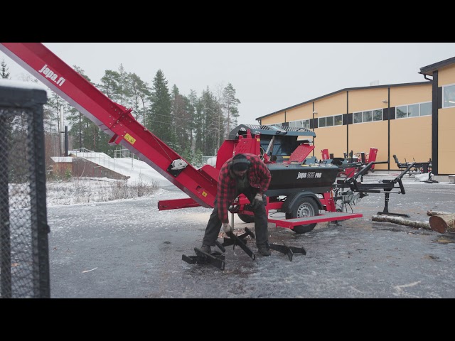 Japa 365 Firewood Processor splitting logs to 2, 4, 6 and 8 ways. Fast, easy and efficient!
